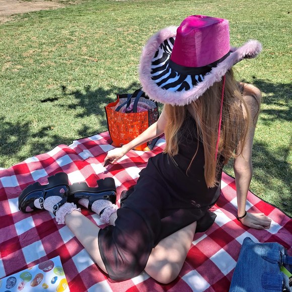 Meet your Posher, Ruby - Picture 1 of 1